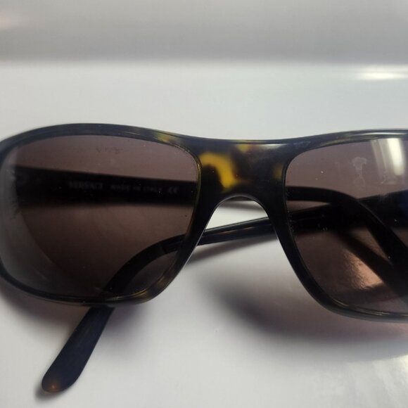 VERSACE BLACK TORTOISE ACCENTS RECTANGULAR SUN GLASSES ITALY MOD 4053 59 17 130 - Picture 1 of 5
